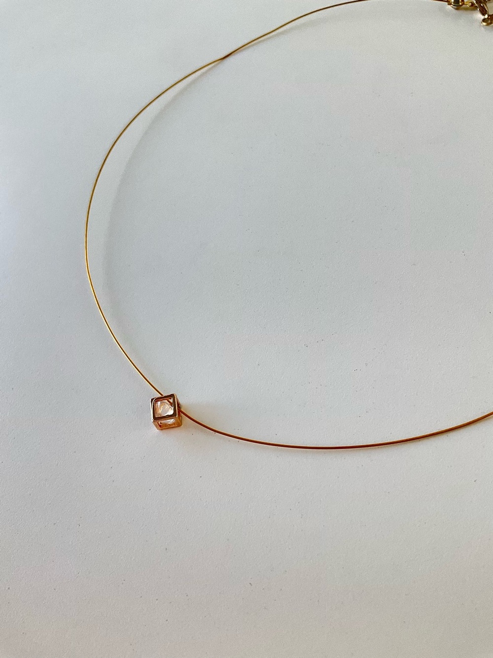 Delicate Gold color Wire Choker Necklace with Square Crystal